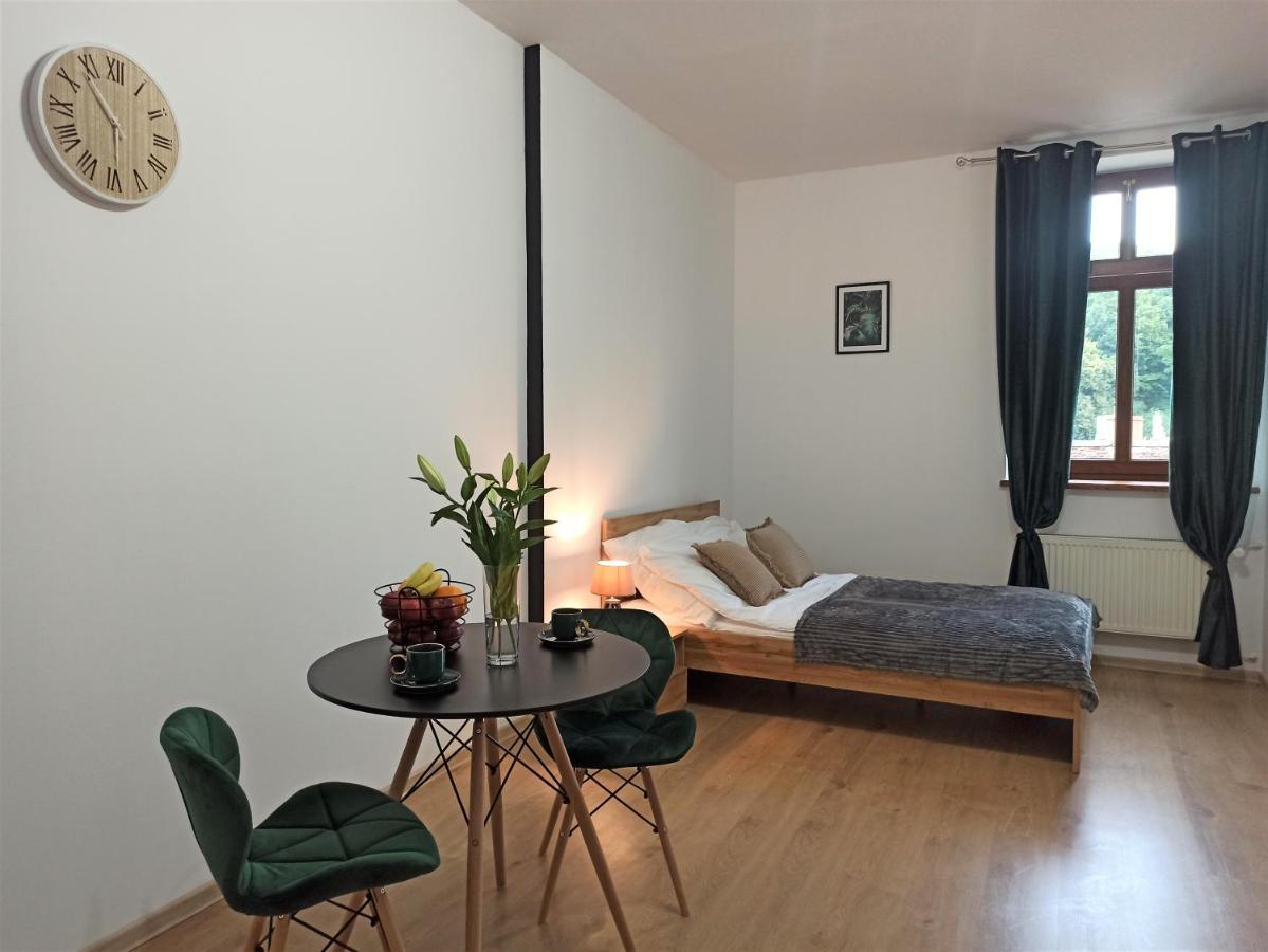 Ferienwohnung Cztery Katy W Rynku Waldenburg Exterior foto